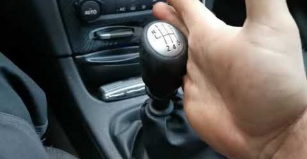 Kad parkirate auto - DA LI UBACITE U PRVU ILI POVUČETE RUČNU: Konačno stigao pravi odgovor, evo šta je jedino ispravno 