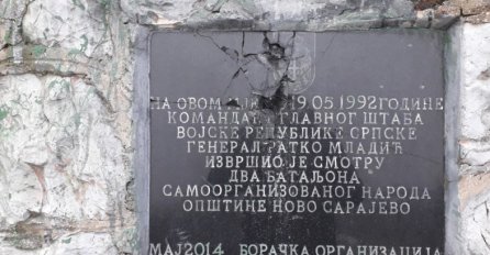Na Vracama razbijena ploča posvećena ratnom zločincu Ratku Mladiću