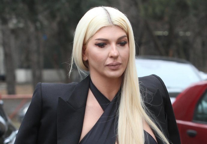 OBJAVLJEN SNIMAK: Evo GDJE JE I ŠTA RADI Karleuša 3 dana nakon što je prijavila Duška policiji!