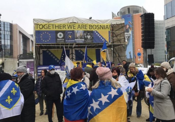 Počeli protesti u Briselu: Poručeno da je BiH multikulturalna država