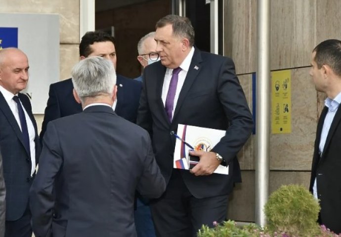 SNSD-ovci se (ponovo) vraćaju u institucije BiH, Vučić “zaboravio” od Dodika tražiti najbitnije