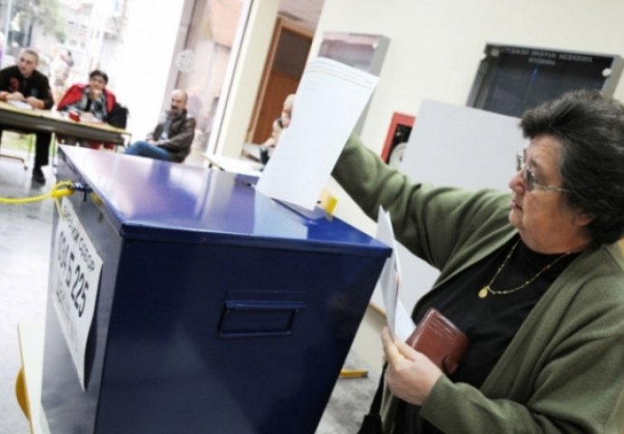 Građani Srbije danas na referendumu: Glasaju o promjeni Ustava