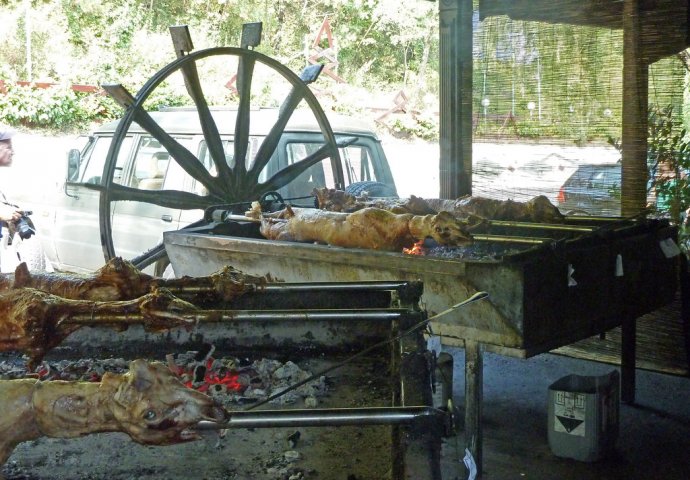 VELIKI SKOK CIJENA: Poskupjelo pečenje u Jablanici, dostupno samo turistima?