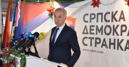 Šarović: Obustavom 120 miliona evra pomoći EU kaznila privrednike RS