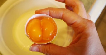 IZNENADIT ĆETE SE: Znate li šta znači kada nađete dva žumanceta u jajetu?