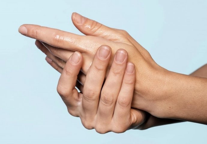 Prvi simptom najteže BOLESTI PLUĆA se javlja na prstima: Odmah pogledajte da li primijećujete OVE ZNAKOVE