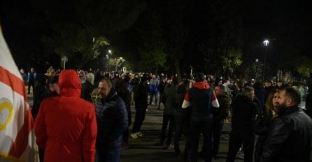 Protest ispred zgrade Vlade CG, okupljeni tražili smjenu Abazovića