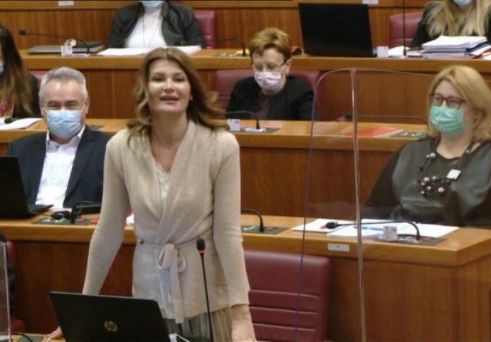 Lapsus zastupnice Sabine nasmijao Sabor: SDP ili HDZ? (VIDEO)