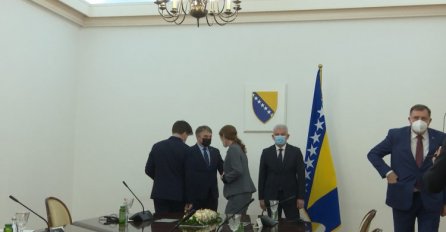 Dodik se odbio fotografisati sa Power i Nelsonom