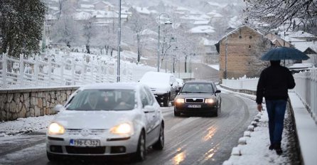 STANJE NA PUTEVIMA: Raskvašeni snijeg pravi problem vozačima, naročito se izdvajaju pojedini putni pravci