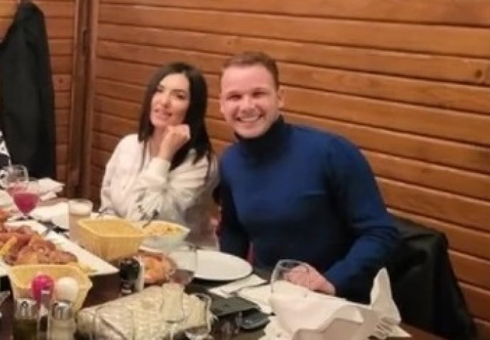 PRENOSIMO/Tanja Savić i Draško Stanivuković uslikani u restoranu: Ne skidaju osmijeh s lica (FOTO)