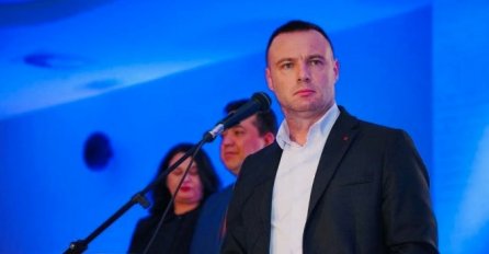 Vuković: U oktobru ćemo vratiti zastavu u institucije RS ili će biti raspad države!