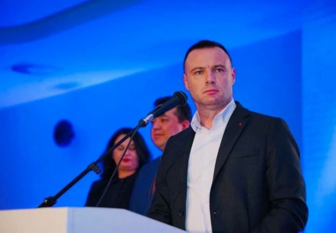 Vuković: U oktobru ćemo vratiti zastavu u institucije RS ili će biti raspad države!