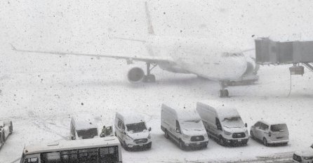 Aerodrom Istanbul privremeno zatvoren zbog snijega (FOTO)