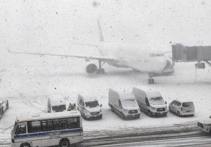 Aerodrom Istanbul privremeno zatvoren zbog snijega (FOTO)