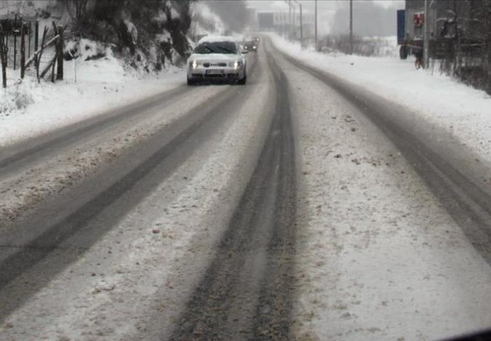 Led stvara opasnost na cesti, najteže u Krajini
