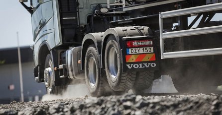 RAZLOG JE GENIJALAN: Znate li zašto kamioni ponekad imaju PODIGNUTE TOČKOVE?