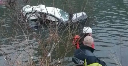 STRAVIČNA TRAGEDIJA KOD VLADIČINOG HANA: Auto sa 4 djevojke sletio u Južnu Moravu, 2 povrijeđene, 1 mrtva, za još 1 se traga (FOTO)