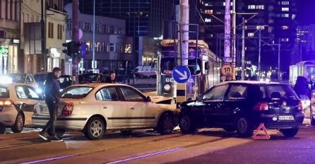  Obustavljen tramvajski saobraćaj na Dolac Malti zbog sudara dva vozila