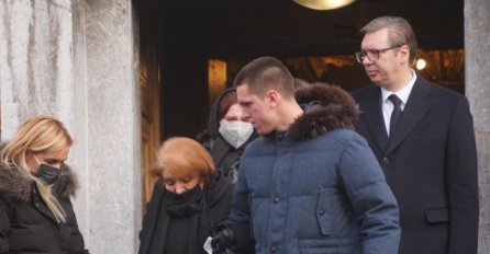 KSENIJINA MAJKA JEDVA STOJI NA NOGAMA: Nada Janković se oprostila od ćerke (FOTO)