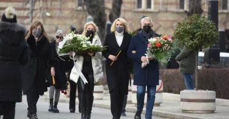 Više ga ne krije: On je novi dečko Darije Kisić, pojavila se s njim na sahrani Ksenije, DOBRO POZNATO LICE