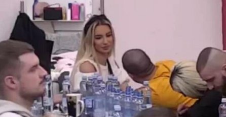 DOK DALILA I CAR RATUJU, DEJAN SE ZBLIŽIO SA ALEKS: "Slobodno me dodirni" (VIDEO)