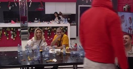 DEJANU NEPRIJATNO! EVO ŠTA SE DESILO SINOĆ DOK JE VEČERAO ALEKS: Ona ostala bez teksta