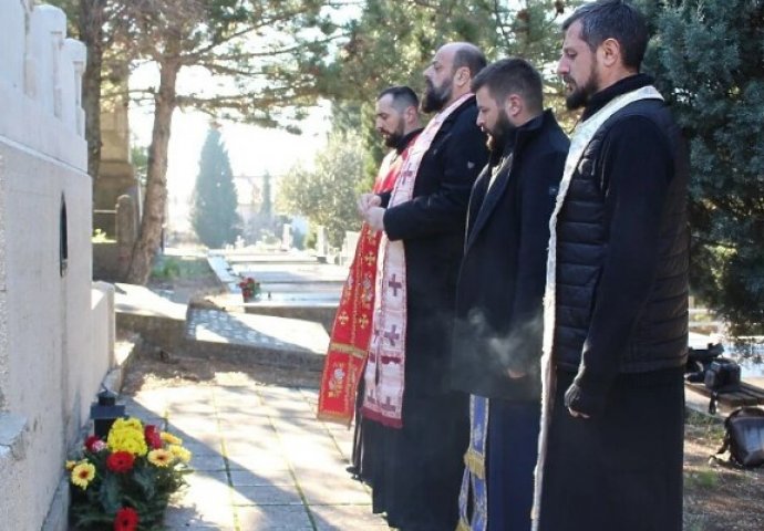 Cvijeće i molitva za Aleksu Šantića u rodnom Mostaru koji mu nije vratio zasluženo mjesto