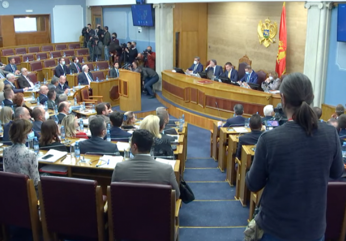 Skupština Crne Gore raspravlja o smjeni Vlade