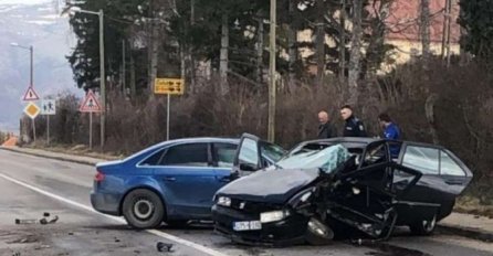 U saobraćajnoj nesreći kod Livna povrijeđeno više osoba