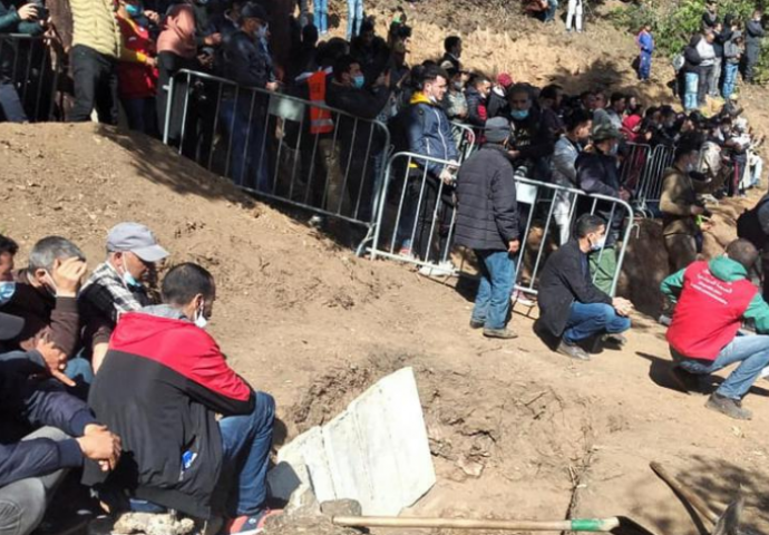 Rijeke ljudi na ispraćaju dječaka iz Maroka: Pogledajte potresne prizore