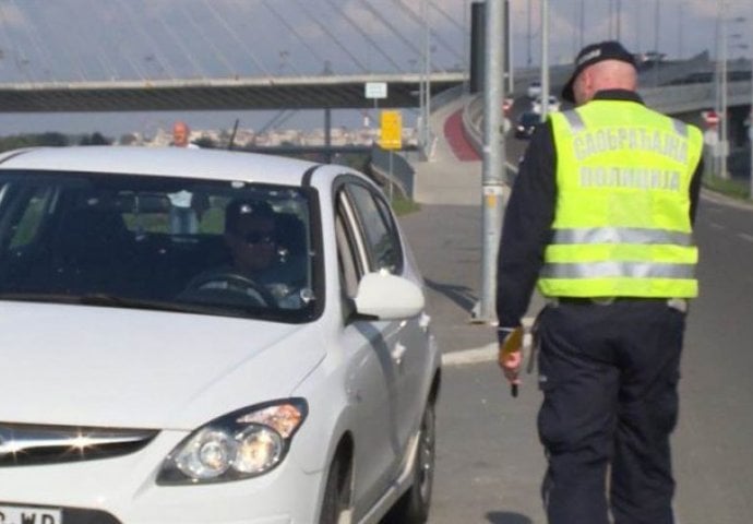 Oca petoro djece šokirale riječi policajca: “Kad si pravio toliko, kupi autobus”