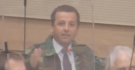 Vukanović na sjednicu Narodne skupštine RS-a došao u maskirnoj jakni, šta je želio poručiti