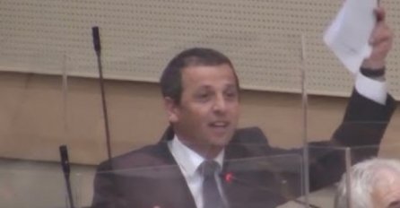 Nebojša Vukanović udaljen sa sjednice NSRS