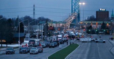 Kamiondžije blokirali ključni most, tvornice zatvorene, proglašeno  vanredno stanje  u Ontariju