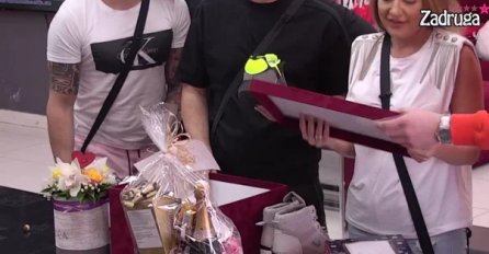 U ZADRUGU STIGLI LJUBAVNI POKLONI ZA DEJANA I SANDRU REŠIĆ: Pogledajte reakciju ALEKSANDRE, AUH (VIDEO) 