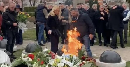 Buknula vatra na grobu Šabana Šaulića