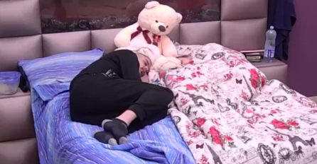 ALEKS SE VEČERAS VRATILA U HOTEL, POGLEDAJTE DEJANOVU REAKCIJU: Evo šta je kamera snimila u hotelskoj sobi (VIDEO)