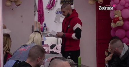 STIGLO VAŽNO PISMO VELIKOG ŠEFA, VOĐA DEJAN PROČITAO: "Dragi zadrugari, vrijeme je da.." (VIDEO)