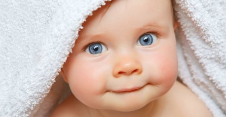 Znate li zašto tek rođene bebe imaju plave oči?