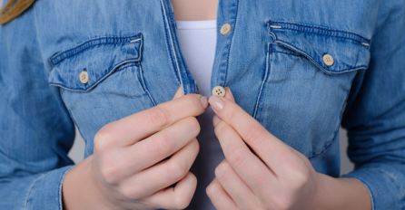 Zašto su DUGMIĆI NA ŽENSKIM KOŠULJAMA NA LIJEVOJ, A NA MUŠKIM NA DESNOJ STRANI? Sigurni smo da ne znate odgovor