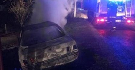 Požar u BiH: Planuo Audi u toku vožnje