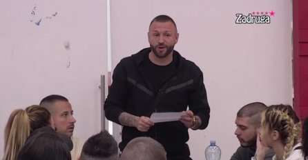 S VREĆAMA IZAŠAO NA KAPIJU - VELIKI ŠEF UPRAVO DONIO ODLUKU: Svi ostali bez riječi (VIDEO)