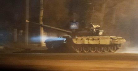 Ruski tenkovi na ulicama Donjecka