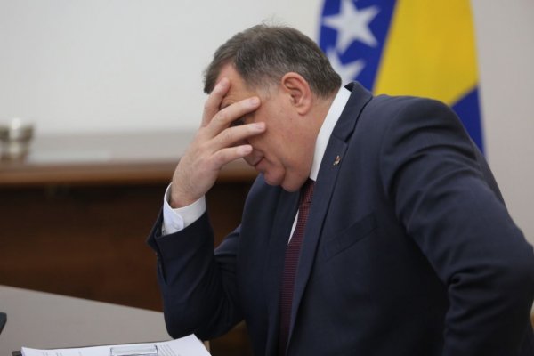 milorad-dodik-ruke-predsjednistvo-23dec21-dkrsa02