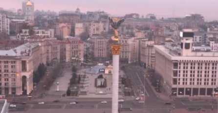 Pogledajte snimak iz Kijeva: Oglasile se sirene, građani bježe u podzemne stanice