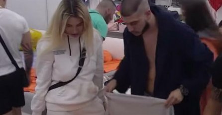 U ZADRUGU STIGAO PAKET, DEJAN ZANIJEMIO: Kad je vidio šta je unutra odmah pogledao u kameru i ovo poručio (VIDEO)