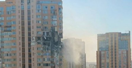 Raketa pogodila stambenu zgradu u Kijevu, još nema informacija o potencijalnim žrtvama