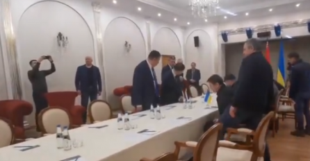 OBJAVLJEN PRVI SNIMAK S PREGOVORA DELEGACIJE RUSIJE I UKRAJINE: Evo šta se dešava