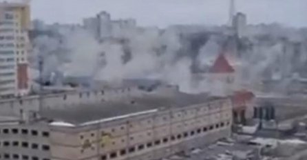 Kijevski novinar objavio snimak razaranja u Harkivu: Eksplozije oko trgovačkog centra, raste broj poginulih